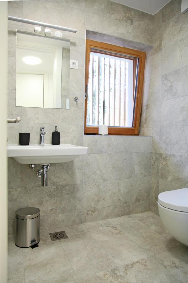 Apartment Jurijana - New 4-Bedroom Triplex With Sauna & Garden 보히니 외부 사진