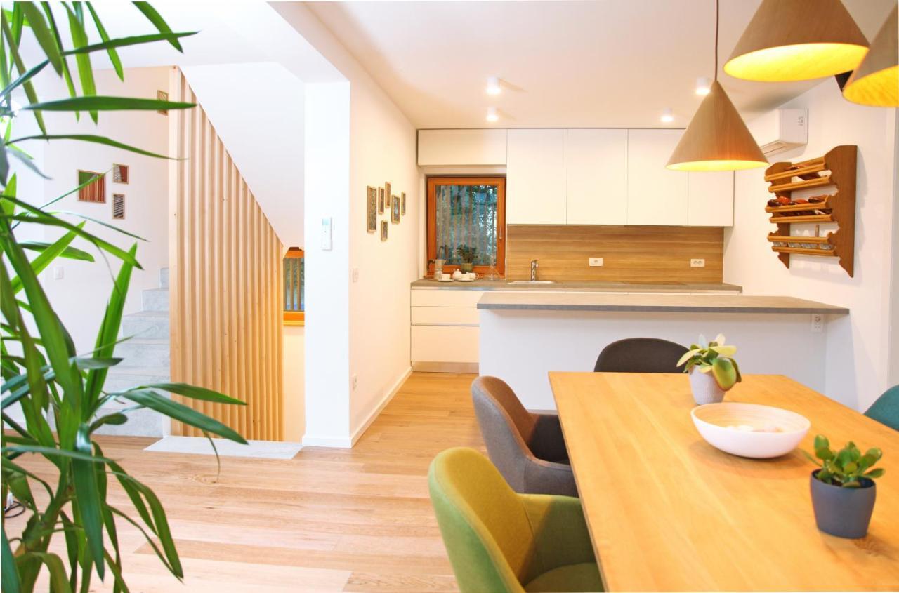 Apartment Jurijana - New 4-Bedroom Triplex With Sauna & Garden 보히니 외부 사진