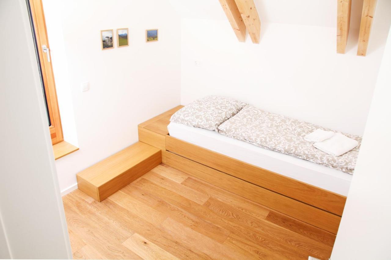 Apartment Jurijana - New 4-Bedroom Triplex With Sauna & Garden 보히니 외부 사진